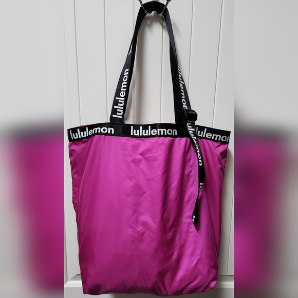 LULULEMON The Rest is Written Tote in Highlight Purple NWOT - Picture 3 of 16